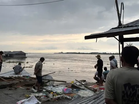 Cồn Mỹ Hòa Hưng sạt lở nghiêm trọng, 9 nhà dân bị ảnh hưởng