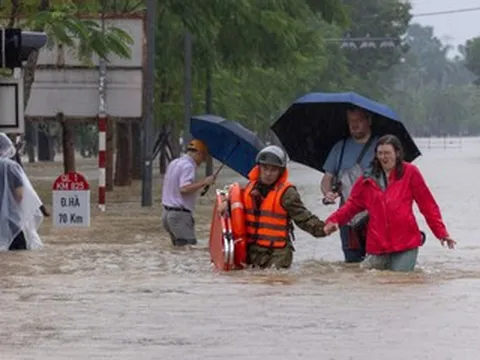 Vùng mưa lớn dịch ra Nghệ An - Bắc Quảng Trị rồi lại vòng vào Huế - Đà Nẵng