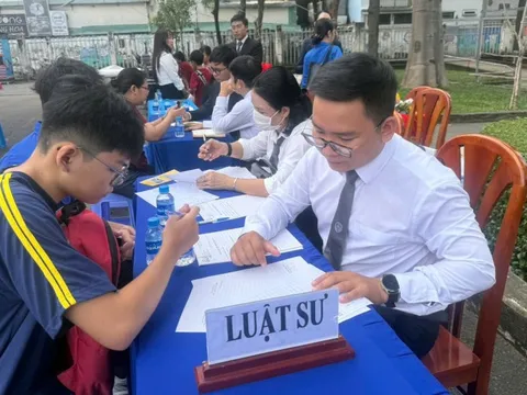 Sôi nổi Ngày hội Pháp luật Việt Nam 2025 ở phường Thông Tây Hội