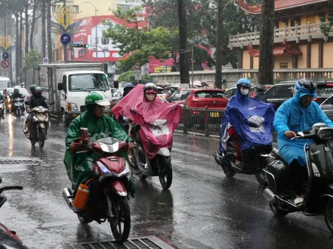 TP HCM mưa trắng trời ngày cuối tuần