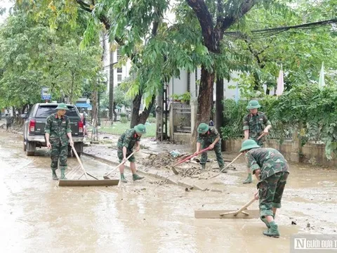 Giữa lũ dữ, sáng mãi tinh thần Bộ đội Cụ Hồ trên đất Huế