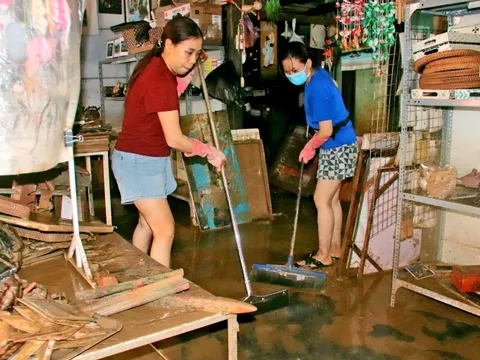 Tiểu thương kinh doanh trong phố cổ Hội An thiệt hại nặng sau lũ lịch sử
