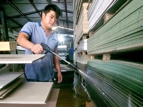 Vớt lại gia sản trong bùn đất