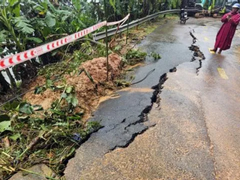 Lâm Đồng công bố tình trạng khẩn cấp về thiên tai do sạt lở trên hai tuyến quốc lộ