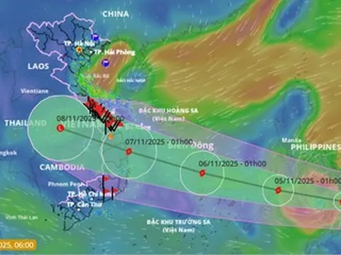 Tin mới nhất bão Kalmaegi: Cường độ rất mạnh, di chuyển nhanh vào Biển Đông