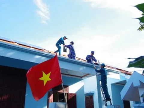 Đặc khu Trường Sa khẩn trương chằng chống, ứng phó bão Kalmaegi có thể mạnh cấp 14