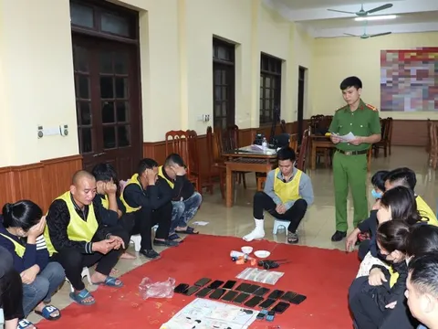 Đột kích sới bạc được tổ chức tinh vi, bắt giữ 21 đối tượng