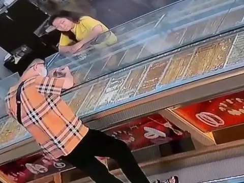 Truy tìm 2 đối tượng cướp tiệm vàng