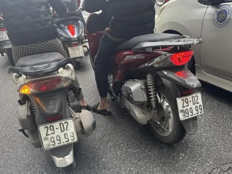 Thông tin bất ngờ vụ biển số xe "song sinh" 4 số 9 lưu thông trên phố Hà Nội