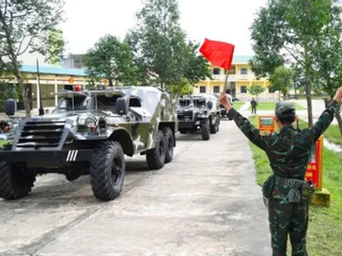 Ứng phó bão Kalmaegi: Hủy họp không cần thiết, xe thiết giáp sẵn sàng ứng cứu dân