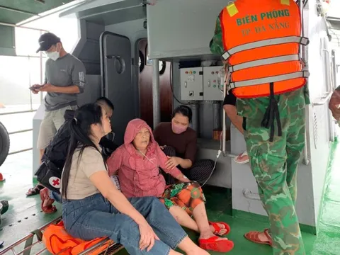 Điều tàu biên phòng khẩn cấp đưa cụ bà 72 tuổi từ đảo về đất liền