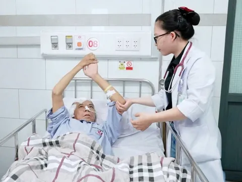 Kịp thời cứu người đàn ông bị đột quỵ, phù não nặng