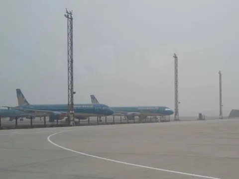 Tạm "đóng cửa" 5 sân bay ở miền Trung do bão số 13 Kalmaegi