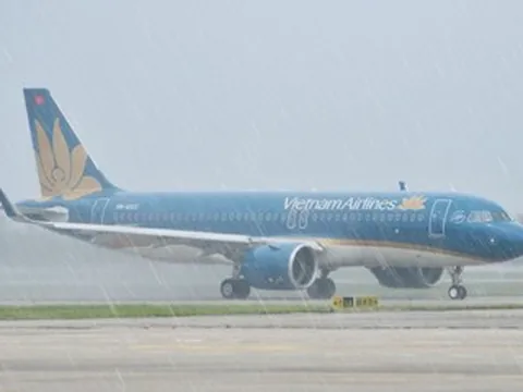 5 sân bay tạm dừng tiếp nhận tàu bay để tránh bão số 13 Kalmaegi