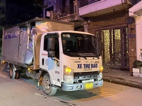 Cảnh sát hình sự truy tìm tài xế ô tô tải đâm hàng loạt xe ở Hà Nội