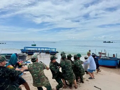 Chạy đua trước giờ G, dốc toàn lực chống bão số 13 Kalmaegi