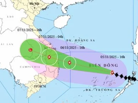 Tin mới nhất về bão số 13 Kalmaegi: Mạnh cấp 14, di chuyển nhanh hướng vào miền Trung
