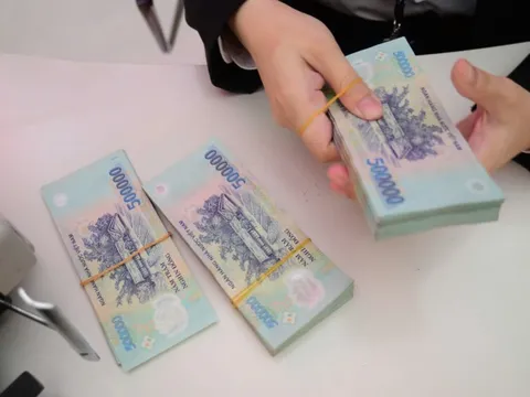 Tín dụng tăng tốc, ba 'ông lớn' ngân hàng nào chiếm hơn 40% tổng dư nợ cho vay cả ngành?