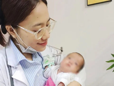 Bé gái sinh non nặng 850g được xuất viện khỏe mạnh