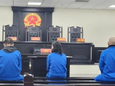 Cựu cán bộ TAND Tối cao nhận 2 thùng tiền của nữ doanh nhân để "chạy” thắng kiện