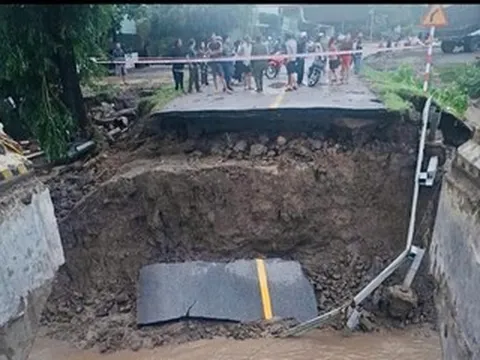 Đường sắt tê liệt, đường bộ chia cắt vì bão số 13