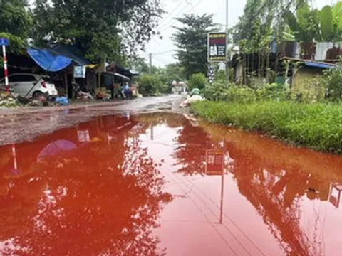 Nguyên nhân vụ chất lỏng đỏ như máu phủ kín mặt đường ở Thái Nguyên