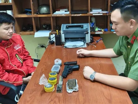 Bắt giữ đối tượng rao bán vũ khí quân dụng trên mạng