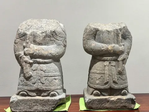 Cặp tượng cổ bị mất tại Đền Thần: Tìm thấy trong tình trạng mất phần đầu