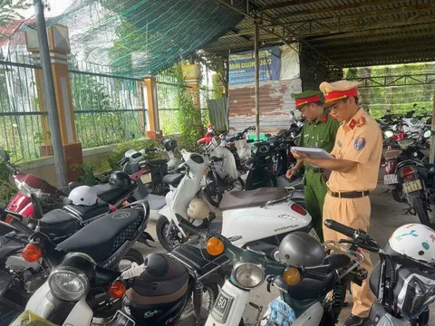 Cảnh sát giao thông Đồng Tháp kiểm tra bãi xe ở trường học, phát hiện 151 học sinh vi phạm