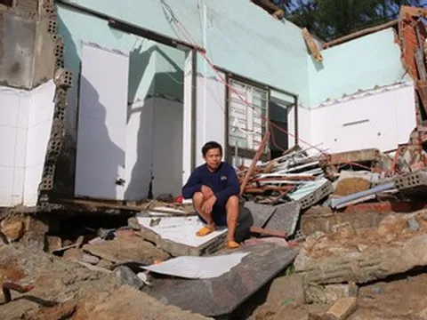 11 ngày đêm miền Trung vật lộn với lũ, sạt lở và bão tàn phá