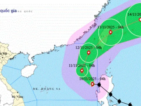 Fung Wong giật cấp 16 vào Biển Đông, trở thành cơn bão số 14