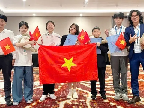 Học sinh Việt Nam giành 5 huy chương tại Olympic Vật lý Trẻ Thế giới 2025