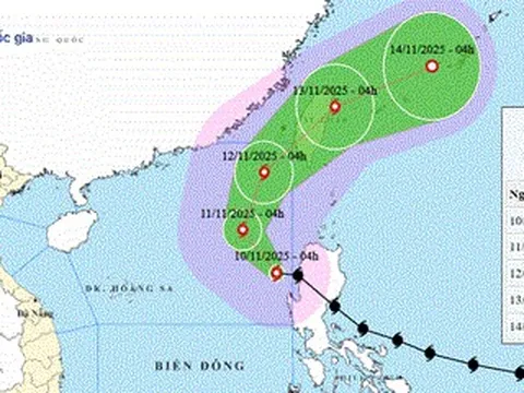 Bão Fung-Wong vào Biển Đông trở thành bão số 14, bắt đầu đổi hướng liên tục