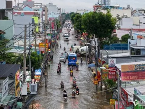 Triều cường rằm tháng 9 vượt kỷ lục, ngập ở TPHCM ngày càng cực đoan