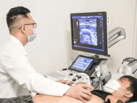 Người đàn ông 61 tuổi phát hiện ung thư vú sau 1 năm sờ thấy khối u ở ngực