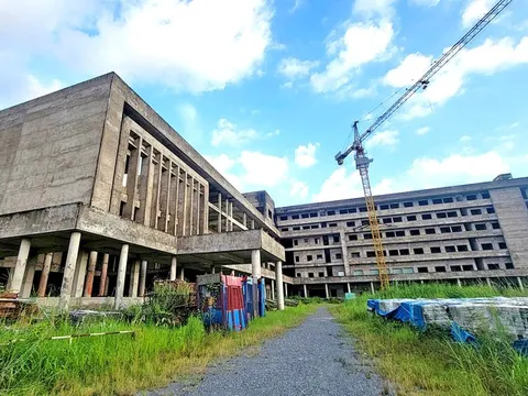 Nhìn từ chuyện bệnh viện 'đắp chiếu'