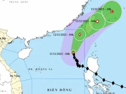 Tin mới nhất về bão số 14 Fung- Wong: Tiếp tục đổi hướng và dần ra khỏi Biển Đông