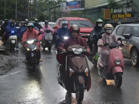 Thời tiết hôm nay: TP HCM bất ngờ mưa lớn, sấm sét khắp nơi