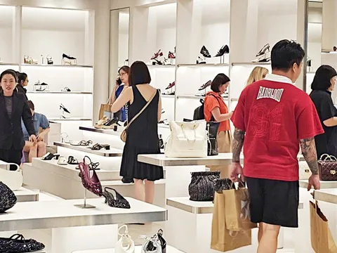 Sôi động mua sắm Ngày Độc thân