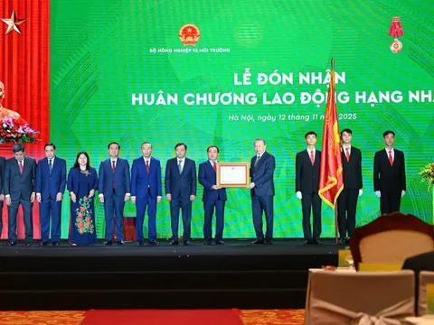Bộ Nông nghiệp và Môi trường nhận Huân chương Lao động hạng nhất