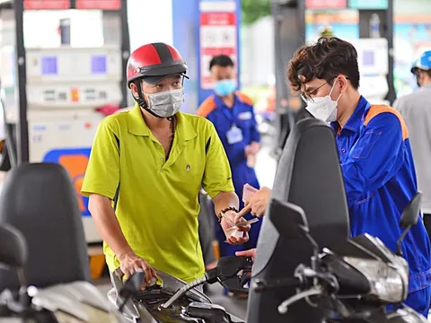 Xăng dầu đảo chiều, cùng tăng giá trở lại sau đợt giảm