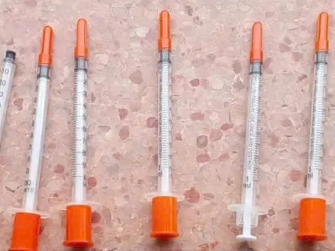 Không có chuyện "bơm kim tiêm xuất hiện tại trường học"