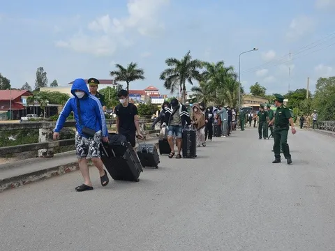 Cạm bẫy nơi xứ người và nước mắt ngày trở về
