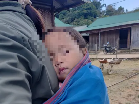 Sạt lở kinh hoàng ở Đà Nẵng: "Về đi em, con khát sữa đòi mẹ"!