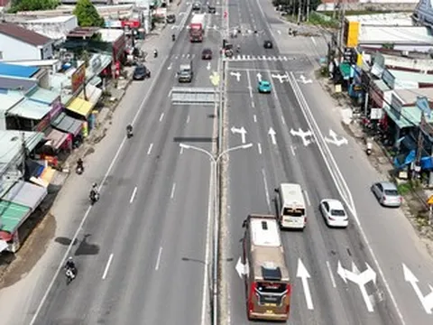 Quốc lộ 51 qua TPHCM đang được 'khoác áo mới' để tách làn ô tô và xe máy