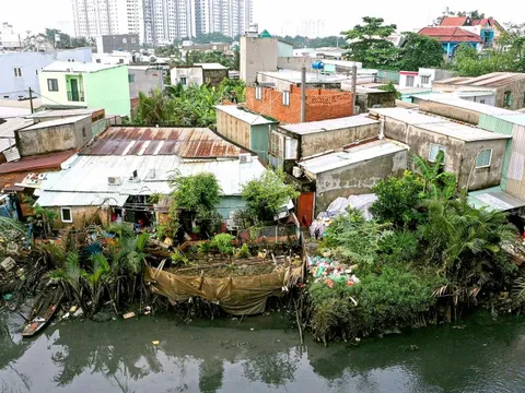 Dân ven rạch Bà Lớn, Ông Bé than khổ, người có nhà phải thuê trọ vì ngại nước dâng