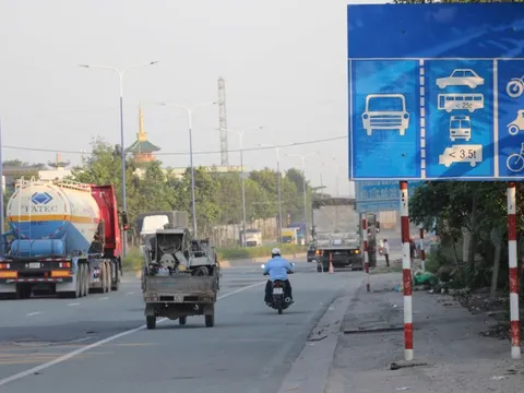 Phân làn khẩn cấp đường Mỹ Phước - Tân Vạn