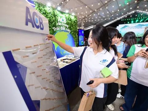 Độc đáo bút chì hạt mầm, túi tái chế từ lưới đánh cá tại Ngày hội Việt Nam Xanh 2025