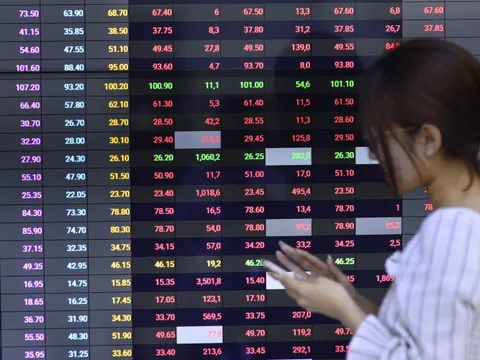 Chứng khoán tuần mới: Định giá về thấp hơn, rủi ro ngắn hạn giảm dần?