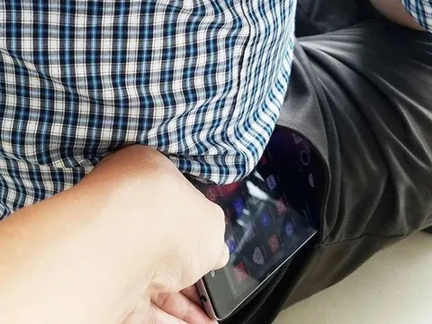 Truy tìm tang vật và bị hại vụ trộm điện thoại trong công viên Cầu Giấy